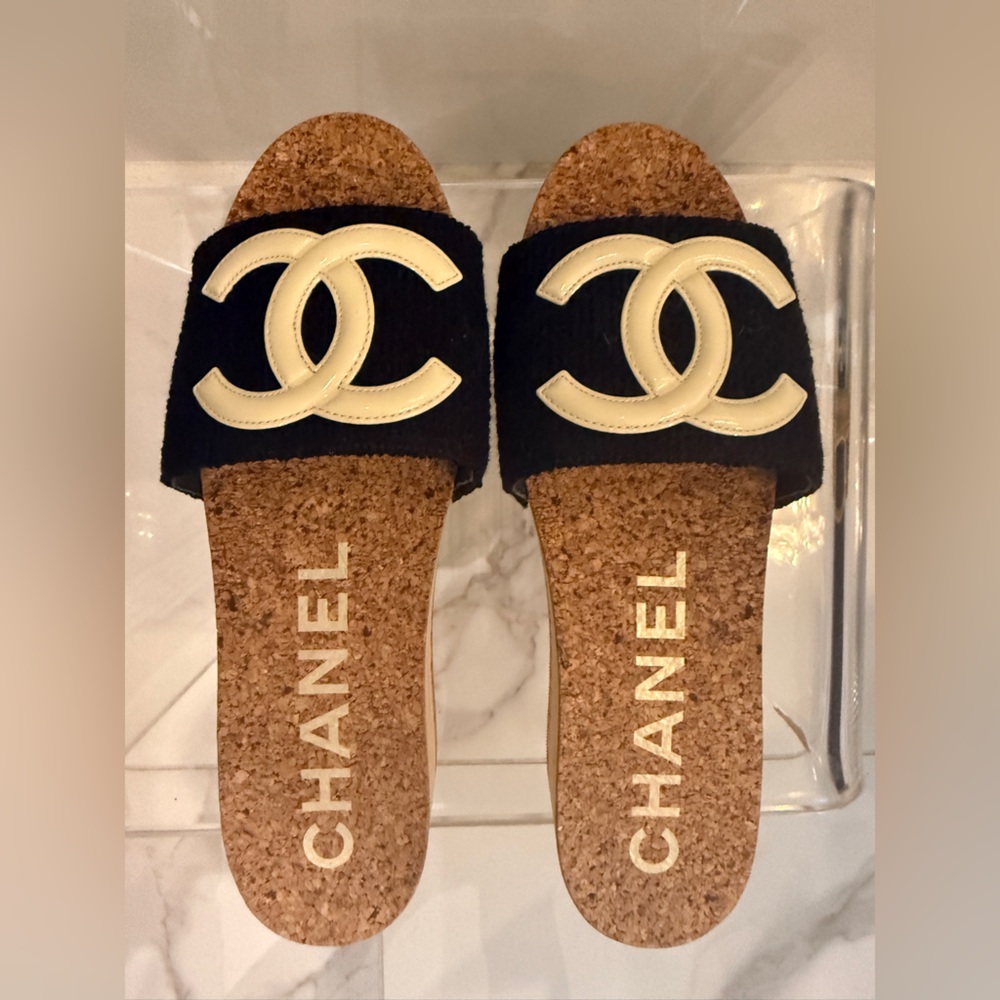 CHANEL Black and Cream Cork Flats